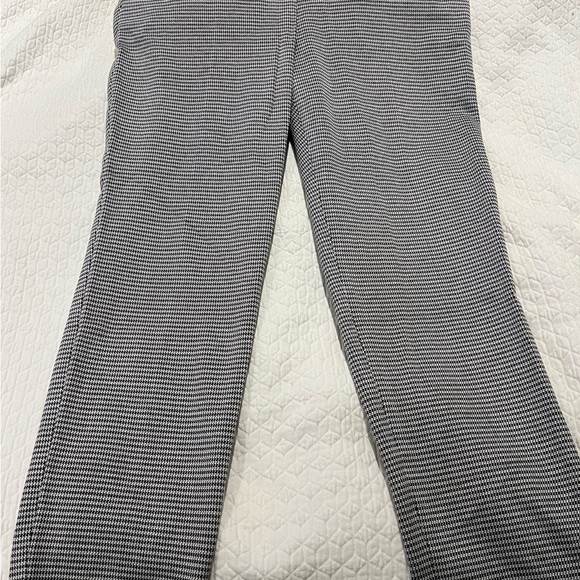 Theory Houndstooth cropped B&W NWT size ten cropped pants. - Picture 3 of 15